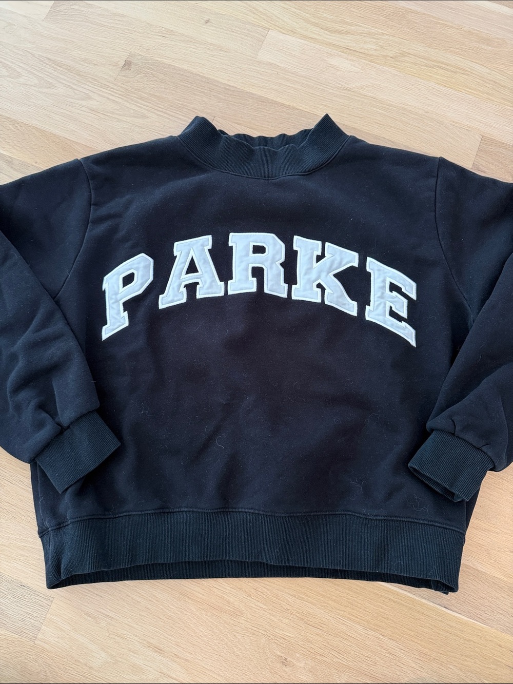 PARKE L/XL Black w white satin mockneck sweatshirt